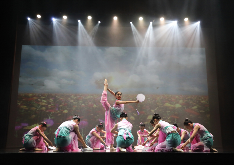 TAIWAN-Formosa Cultural Style Dancers